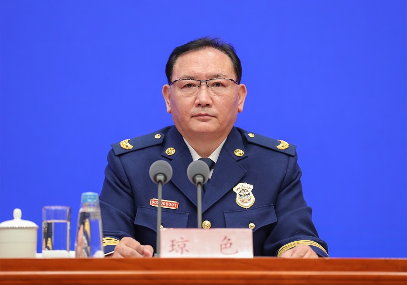 操搔逼APP应急部党组成员、消防救援局局长琼色出席新闻发布会